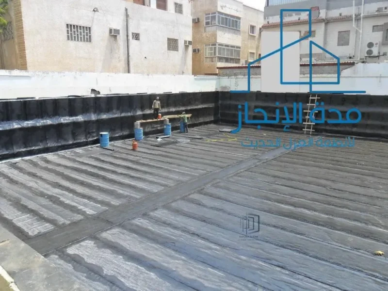 تسرب مياه من السطح
